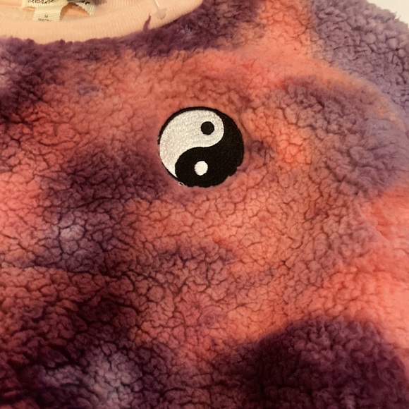 Derek heart NWT fuzzy tie dye crop size M - Picture 2 of 5